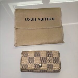 ✨ Auth Louis Vuitton Damier Azur Keys Holder ✨
